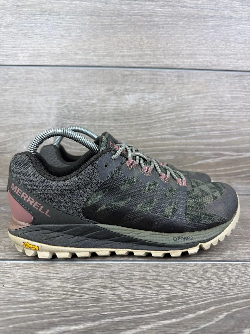 Merrell Antora 2 Women’s Sz 8 Olive Black Geometric Pink Accent Vibram Sneakers